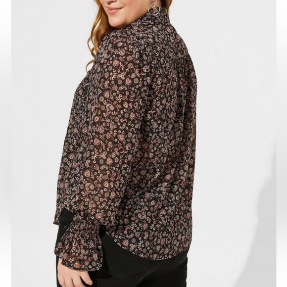 NWT- Torrid Size: 4 ~ Festi Tissue Weight Chiffon Button Front, Puff Sleeve Top - Picture 3 of 6